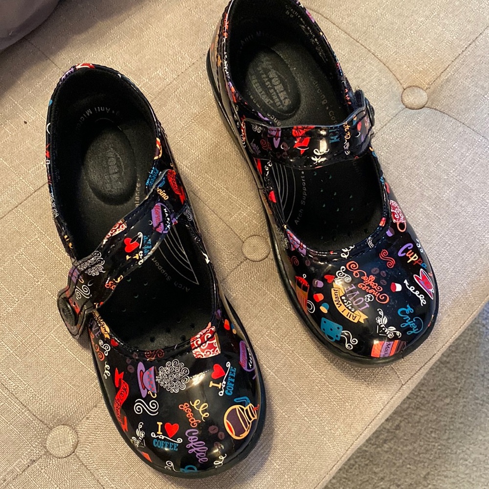 Size 8 clogs